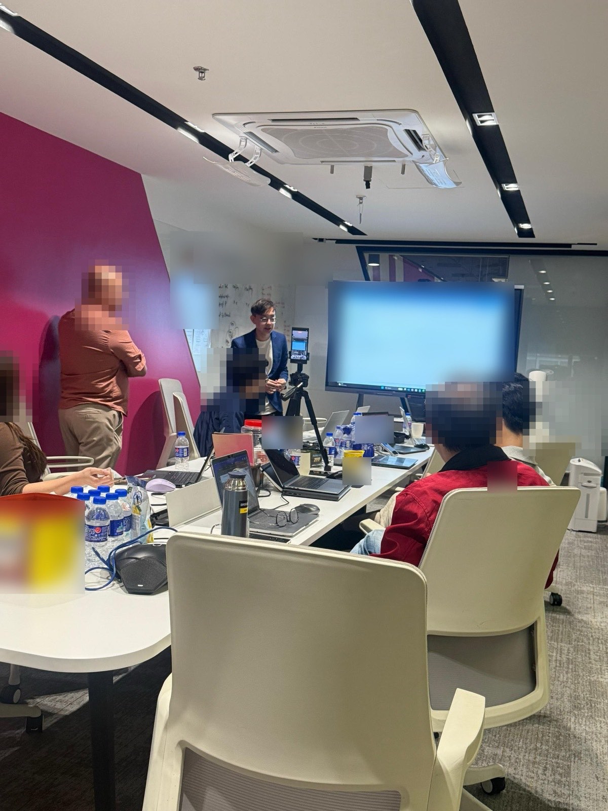 Leading a live campaign-setup training session